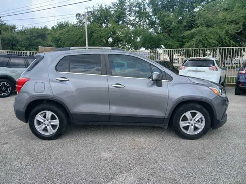 Used 2020 Chevrolet Trax LT w/ LT Convenience Package FWD image 8