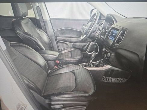 Used 2019 Jeep Compass Latitude w/ Cold Weather Group AWD/4WD image 8