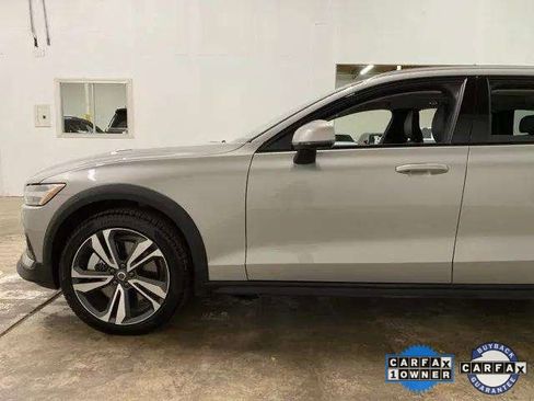 Used 2025 Volvo V60 B5 Cross Country Plus image 89