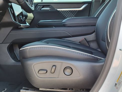 Used 2026 GMC Acadia Denali w/ Super Cruise Package FWD image 24