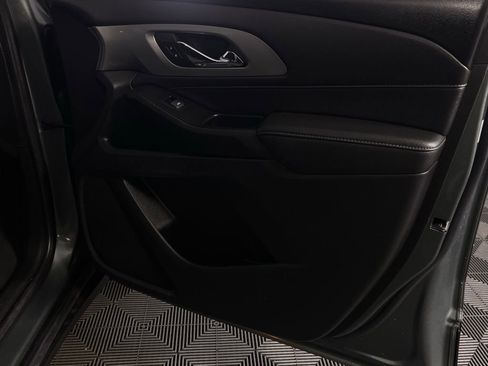 Used 2023 Chevrolet Traverse LT image 35