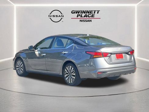 Used 2024 Nissan Altima 2.5 SV FWD image 21