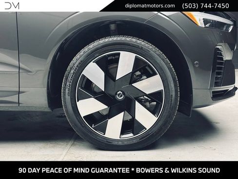 Used 2024 Volvo XC60 T8 Ultimate AWD/4WD image 43
