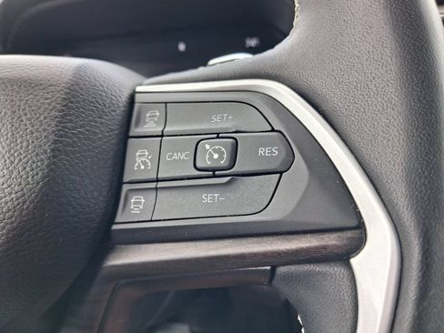 Certified 2023 Jeep Grand Cherokee Overland w/ Luxury Tech Group IV AWD/4WD image 29