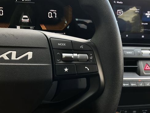 Used 2025 Kia K4 FWD image 33