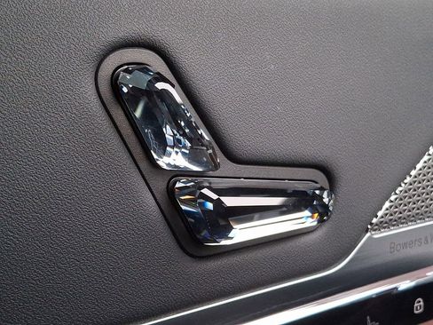 Certified 2023 BMW 760i xDrive 760i xDrive w/ Executive Package image 20