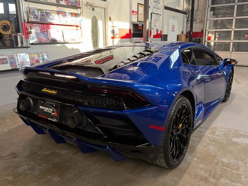 Used 2020 Lamborghini Huracan EVO image 6