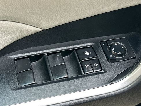 Used 2021 Toyota RAV4 XLE AWD/4WD image 13