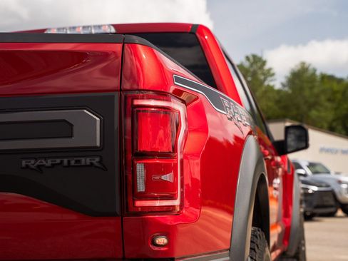 Certified 2020 Ford F150 Raptor w/ Equipment Group 802A Luxury AWD/4WD image 30
