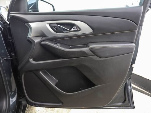 Used 2021 Chevrolet Traverse LT image 32