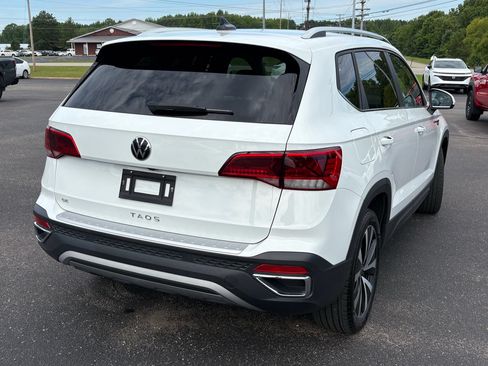 Used 2023 Volkswagen Taos SE FWD image 5