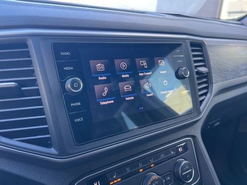 Certified 2020 Volkswagen Atlas Cross Sport SE image 15