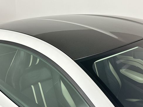 Used 2021 Aston Martin V8 Vantage Coupe image 33