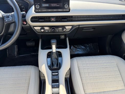 Used 2023 Honda HR-V LX image 17