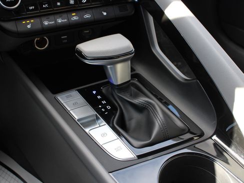 Used 2022 Hyundai Elantra Blue image 13