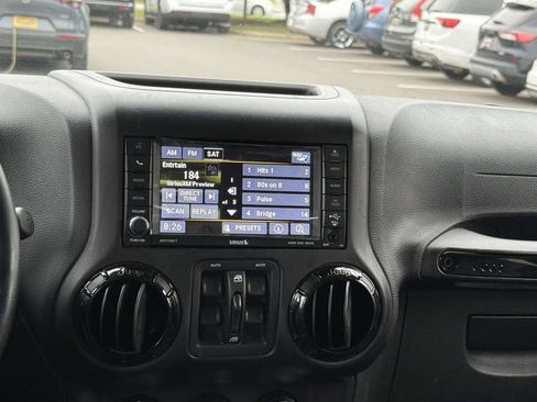 Used 2015 Jeep Wrangler Unlimited Sahara AWD/4WD image 3