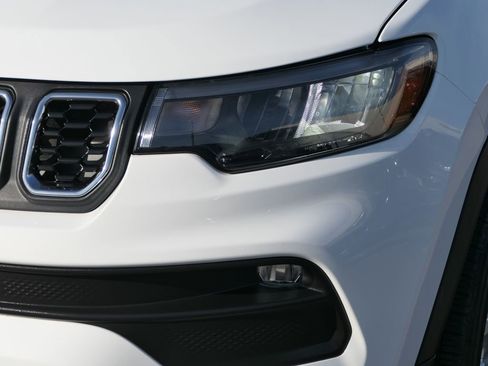 Used 2025 Jeep Compass Latitude w/ Sun & Sound Group image 8