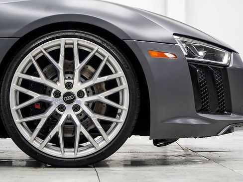 Used 2017 Audi R8 V10 w/ Carbon Exterior Package AWD/4WD image 10