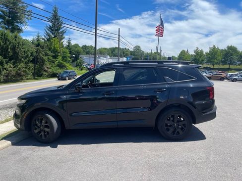 Used 2023 Kia Sorento S w/ Panoramic Sunroof Package AWD/4WD image 3