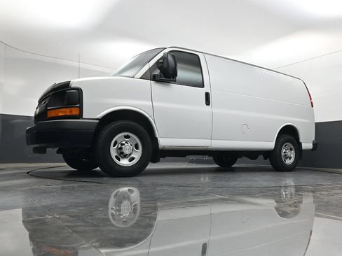Used 2016 Chevrolet Express 2500 RWD image 49