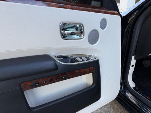 Used 2013 Rolls-Royce Ghost RWD image 19