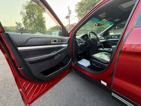 Used 2016 Ford Explorer XLT w/ Equipment Group 202A image 22