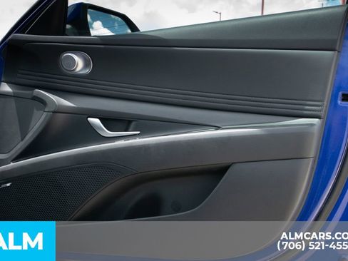 Used 2022 Hyundai Elantra Limited image 31