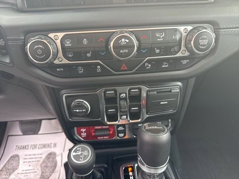 Used 2024 Jeep Gladiator Rubicon image 21