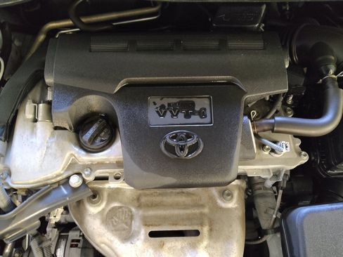 Used 2017 Toyota Camry LE image 30