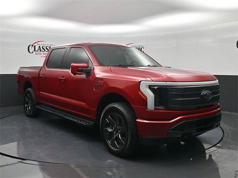 Used 2022 Ford F150 Lightning Lariat image 5