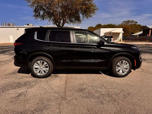 New 2026 Mitsubishi Outlander ES FWD image 9