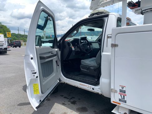 Used 2013 Ford F550 2WD Regular Cab Super Duty w/ Payload Upgrade Pkg image 7