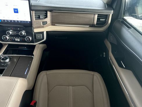 Used 2024 Ford Expedition Max Limited RWD image 40