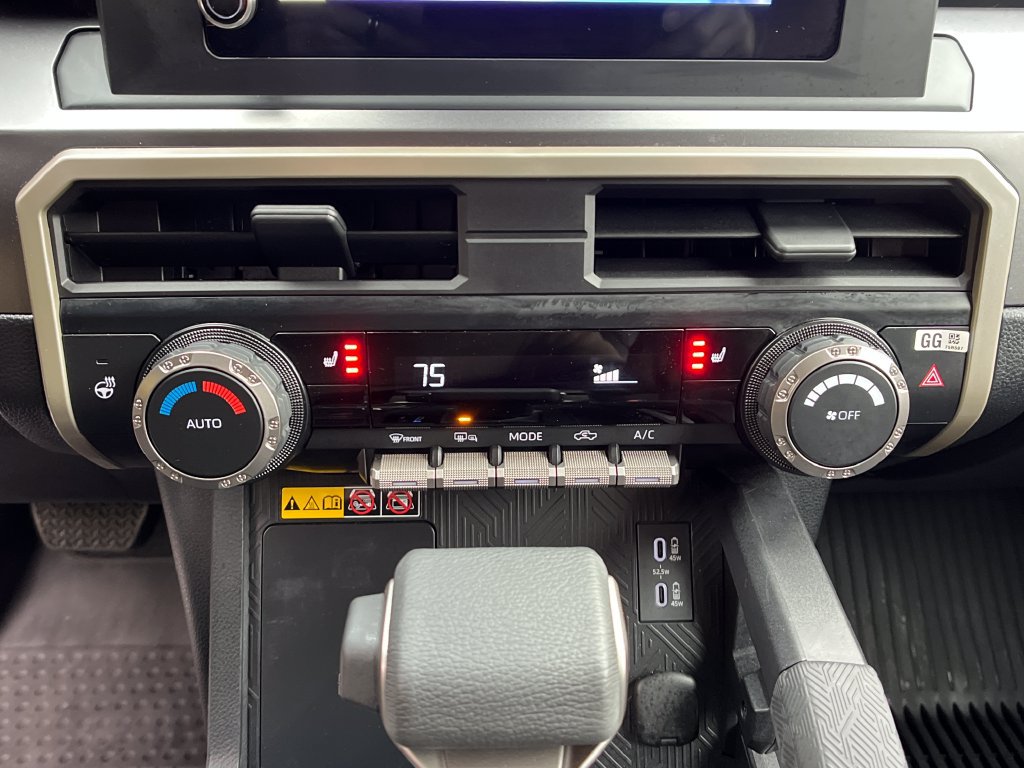 Used 2025 Toyota Tacoma SR5 AWD/4WD image 16