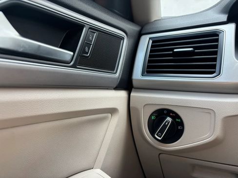 Used 2019 Volkswagen Atlas SE FWD image 26