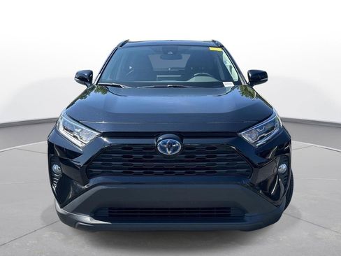 Used 2021 Toyota RAV4 XLE AWD/4WD image 3