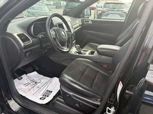 Used 2019 Jeep Grand Cherokee Altitude AWD/4WD image 10