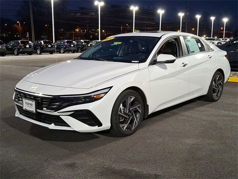 Used 2024 Hyundai Elantra Limited image 4