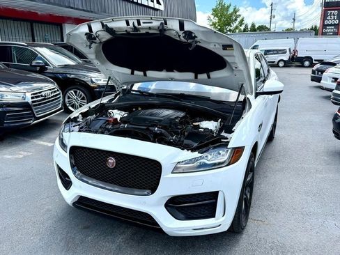 Used 2017 Jaguar F-PACE R-Sport image 5