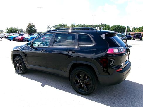 Used 2023 Jeep Cherokee Altitude Lux AWD/4WD image 3