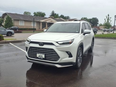 Used 2024 Toyota Grand Highlander AWD Hybrid image 32
