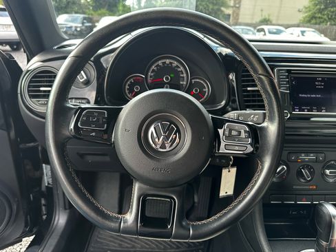 Used 2017 Volkswagen Beetle 1.8T Classic image 11