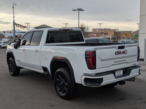 Used 2025 GMC Sierra 2500 AT4 image 9
