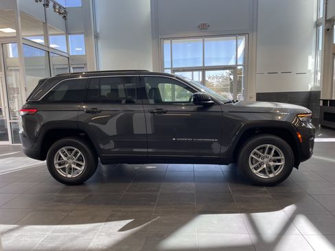 New 2025 Jeep Grand Cherokee Laredo X w/ Luxury Tech Group I RWD image 11