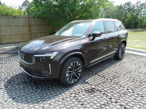 Certified 2025 Volvo XC90 T8 Plus w/ Protection Package Premier AWD/4WD image 4
