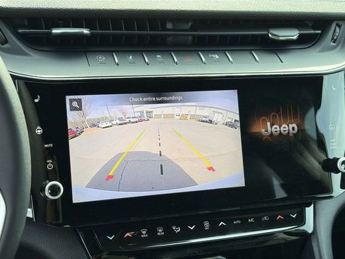 New 2026 Jeep Grand Cherokee Altitude AWD/4WD image 24