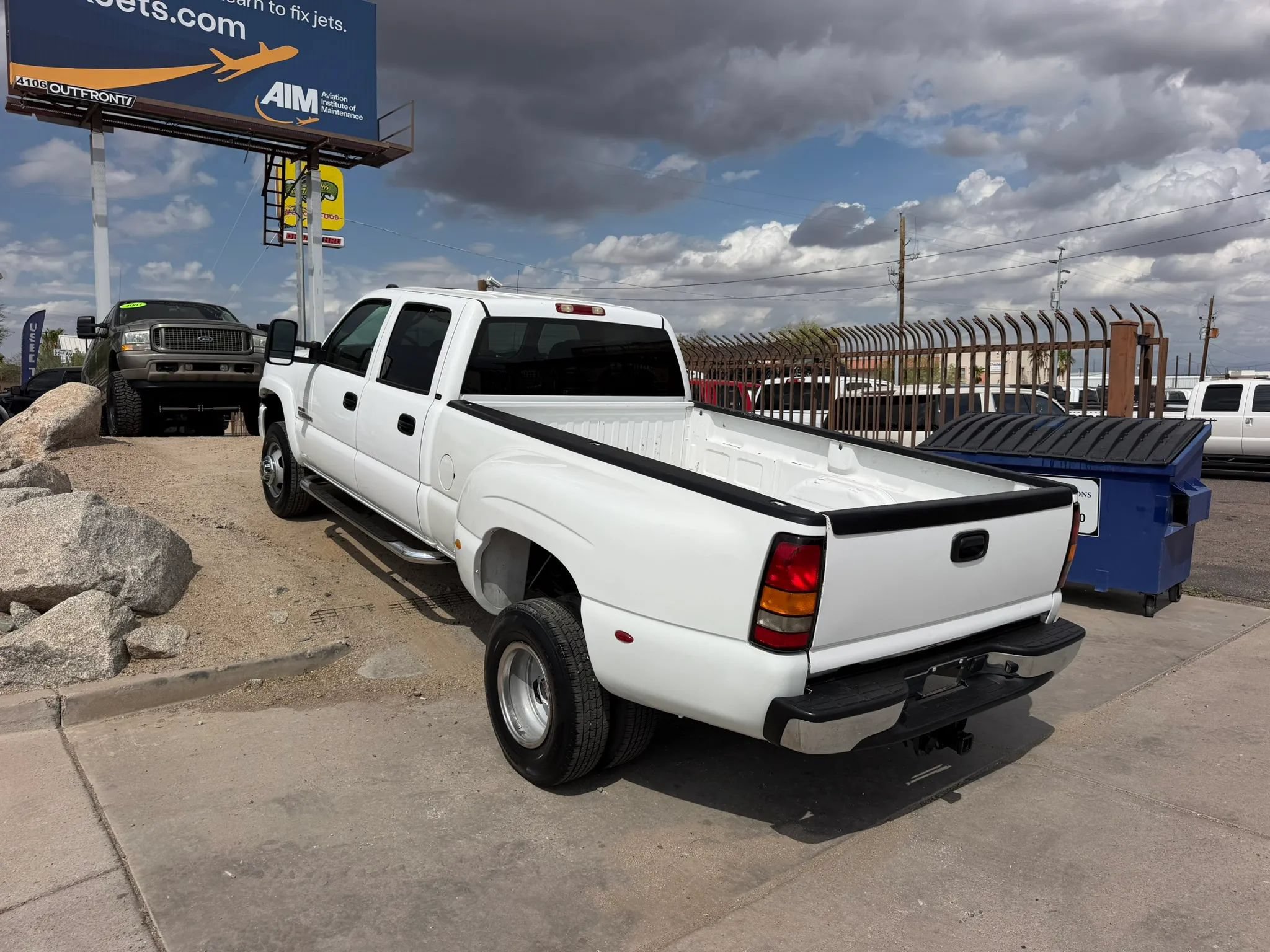 Used 2004 GMC Sierra 3500 SLE w/ Heavy-Duty Power Package AWD/4WD image 9