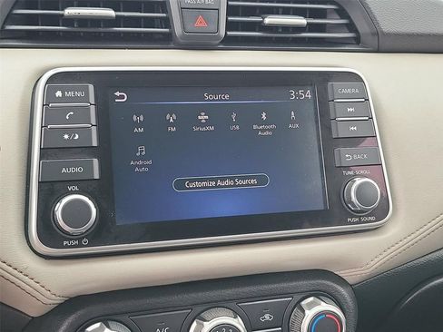 Used 2020 Nissan Versa SV FWD image 5