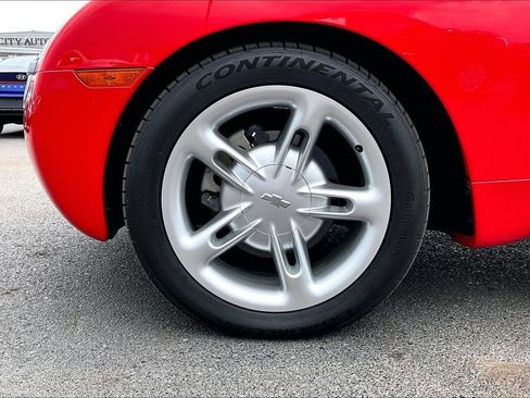 Used 2003 Chevrolet SSR w/ Preferred Equipment Group RWD image 32