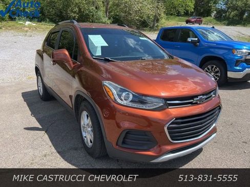 Used 2019 Chevrolet Trax LT w/ LT Convenience Package image 2